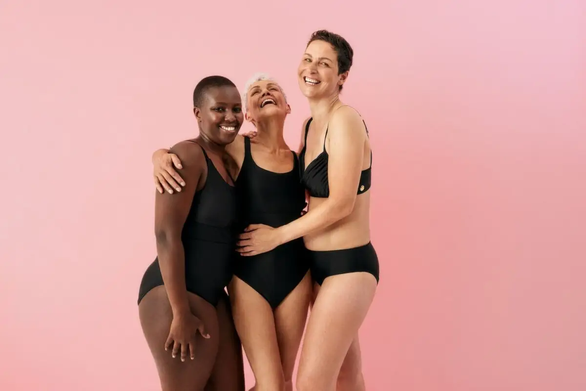 3 Frauen mit weiblichen rundungen