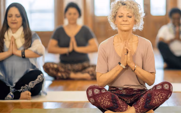 Yoga für mehr Achtsamkeit und ein neues Körperbewusstsein nach Brustkrebs