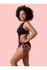 VANESSA – Schwarz
Monokini – Bild 2